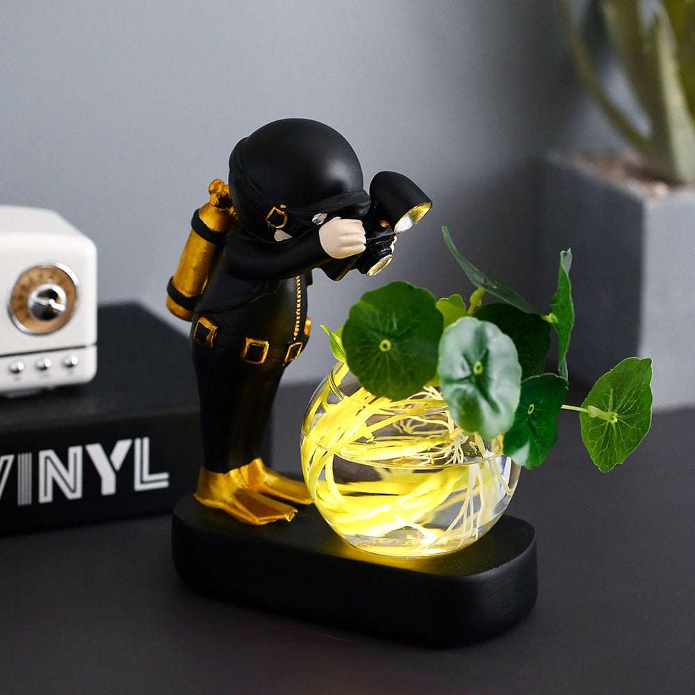 Astronaut Hydroponic Resin Decoration, black