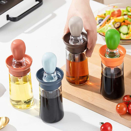 Multifunctional Silicone Kitchen Brush with Integrated Oil Bottle and Seasoning Measurement - Ideal for Baking, Barbecue, and Pancake Making
