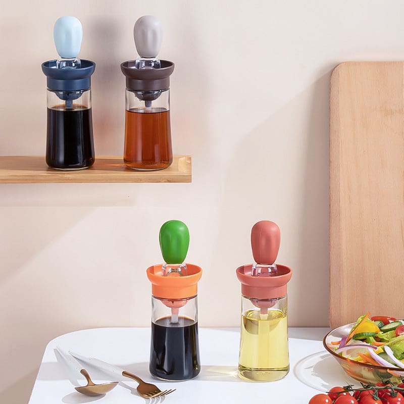 Multifunctional Silicone Kitchen Brush with Integrated Oil Bottle and Seasoning Measurement - Ideal for Baking, Barbecue, and Pancake Making